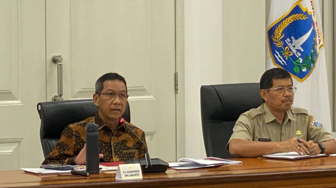Pj Gubernur DKI Jakarta Heru Budi Hartono memimpin rapat pimpinan SKPD.