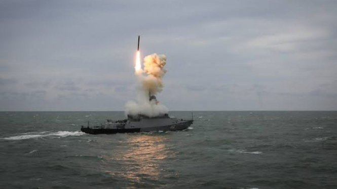 VIVA Militer: Kapal perang Rusia menembakkan rudal 3M-54 Kalibr