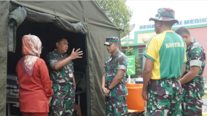 VIVA Militer: Pangdivif 1 Kostrad Mayjen TNI Bobby tinjau lokasi gempa Cianjur