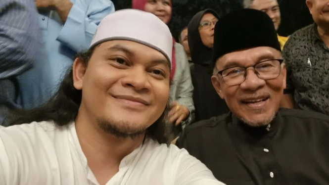 Mbah Mijan dengan PM Malaysia Anwar Ibrahim