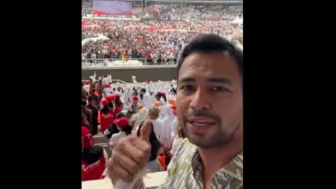 Raffi Ahmad di acara Relawan Jokowi 'Nusantara Bersatu' di GBK, Senayan