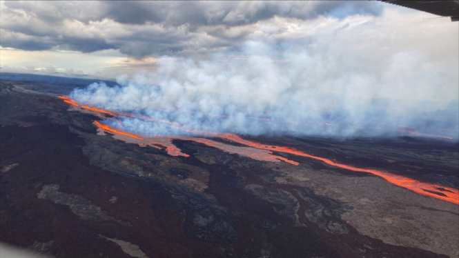 Erupsi Gunung Api Mauna Loa di Hawaii.