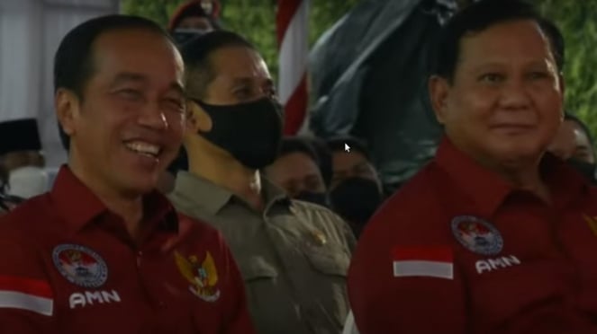 Presiden Jokowi dan Menhan Prabowo Subianto saat peresmian AMN, Surabaya.