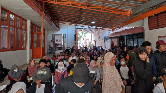 Kunjungan DirBisJaskug untuk Pemantauan Penyaluran BLT di KC Cianjur 43200