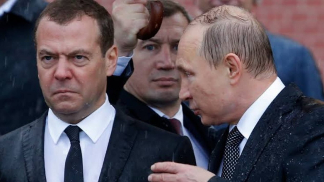 VIVA Militer: Dmitry Medvedev dan Vladimir Putin
