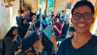 Anak Muda Ini Dulu Kuli, Sekarang Sukses Jadi Pengusaha Digital