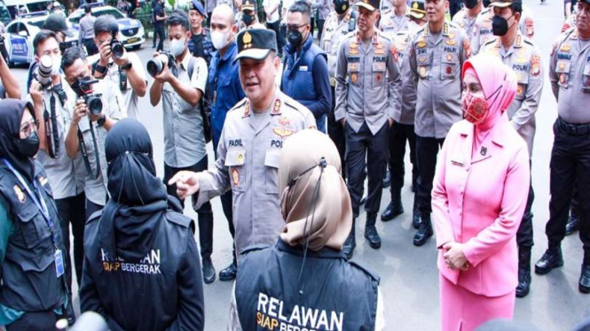Kapolda Metro Jaya Irjen Fadil Imran melepas tim relawan untuk gempa Cianjur