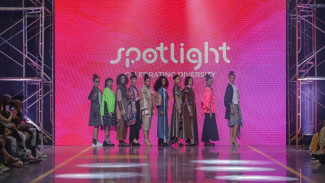 Wastra Nusantara Ditampilkan dalam Busana Siap Pakai nan Elegan