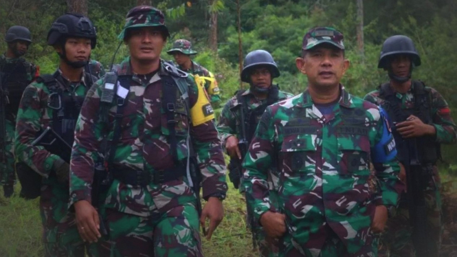 VIVA Militer: Pasukan Yonif Mekanis Raider 411/Pandawa, Kostrad di Gunung Lawu.