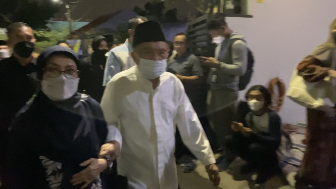 Jusuf Kalla melayat ke rumah duka Mantan Menteri ATR, Ferry Mursyidan Baldan.