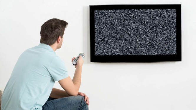 Ilustrasi migrasi siaran TV analog ke TV digital (ASO).