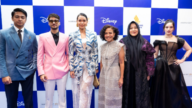 Para bintang Indonesia di Blue Carpet Moment Disney Content Showcase 2022.