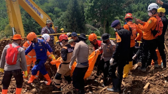 Tim gabungan evakuasi jenazah korban gempa Cianjur.