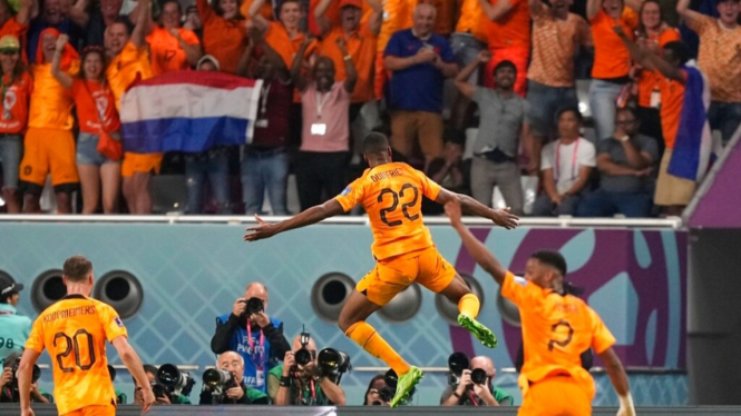 Pemain Timnas Belanda merayakan gol.