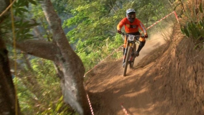 76 Indonesia Downhill 2022 Seri 2.