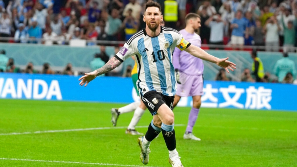 Lionel Messi Net Worth 2022: Paris Saint-Germain Salary, How Much He Makes  – StyleCaster