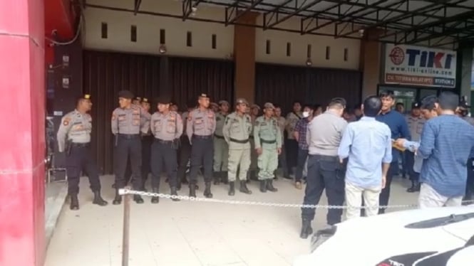 Aparat gabungan ditempatkan di Kantor Partai Aceh jelang Milad GAM 4 Desember.