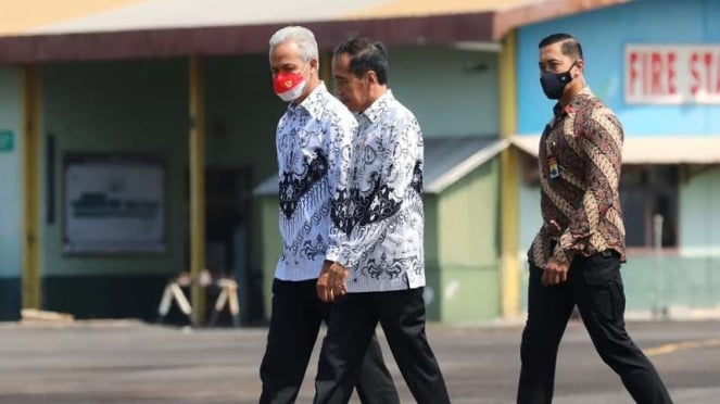 Presiden Jokowi saat bersama Gubernur Jawa Tengah, Ganjar Pranowo di Semarang