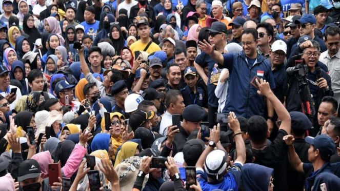 Anies Baswedan saat kegiatan jalan pagi di Banda Aceh, Sabtu