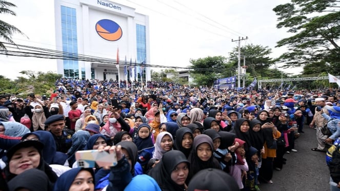 Acara jalan sehat yang dihadiri Anies Baswedan di kantor DPW Nasdem Aceh 