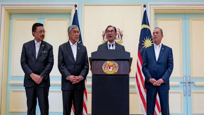PM Malaysia Anwar Ibrahim memimpin rapat kabinet baru