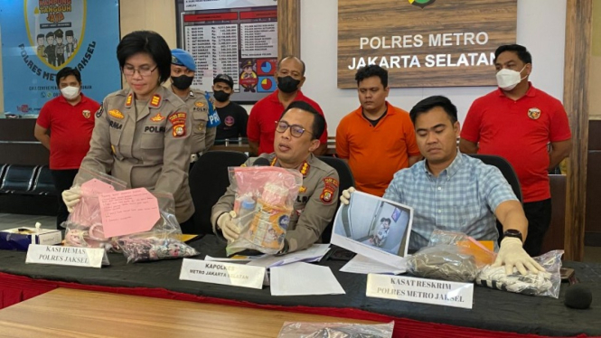 Kapolres Metro Jakarta Selatan Kombespol Ade Ary Syam menggelar konpres balita tewas di Kalibata City.