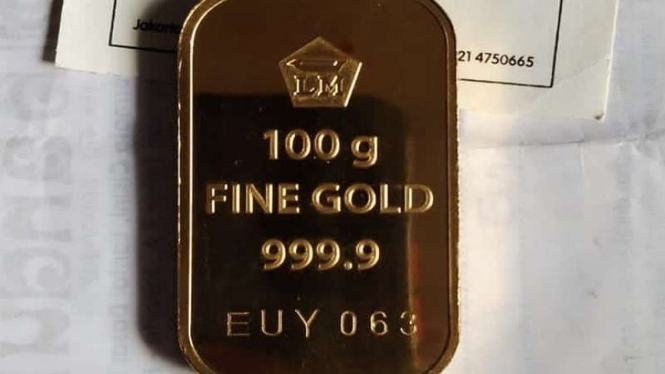 Emas logam mulia 100 gram. (ilustrasi)