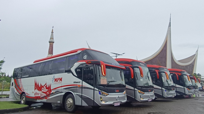 Ada Bus baru menggunakan sasis Hino R260 Air