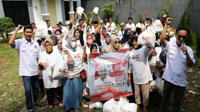 Komunitas sopir truk DKI Jakarta kembali menggelar kegiatan berbagi sembako