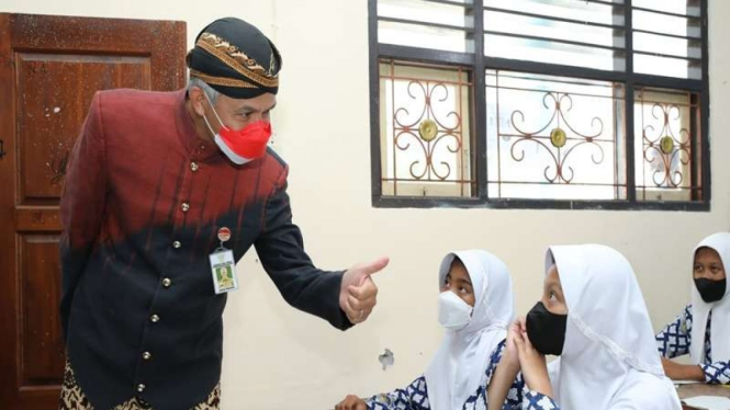 Gubernur Jawa Tengah Ganjar Pranowo menyosialisasikan gerakan 'Jo Kawin Bocah'