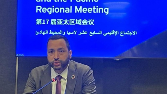 Kepala Kantor Proyek ILO di Qatar, Max Tunon, menyampaikan pernyataan pers di sela-sela Pertemuan Regional ke-17 ILO Asia Pasifik di Singapura. 