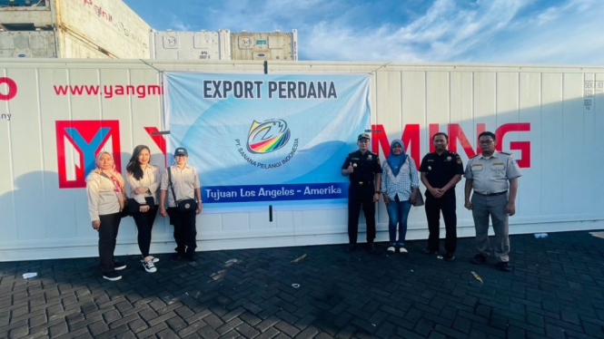 Bea Cukai Ambon layani ekspor perdana Frozen Yellowfin Tuna. 