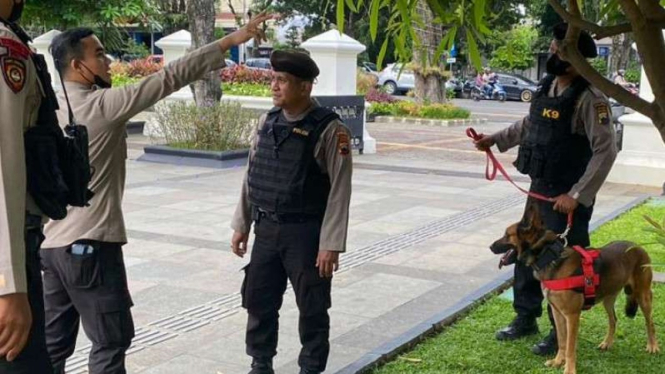 Polisi gunakan anjing pelacak dalam pengamanan pernikahan Kaesang-Erina.