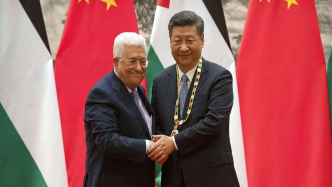 Presiden China Xi Jinping bertemu Presiden Palestina Mahmoud Abbas di Arab Saudi