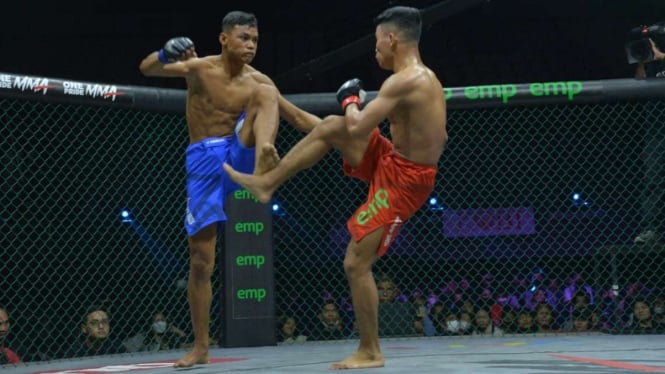 Mandala Simanjuntak vs Albanus Sihotang di Fight Night 65 One Pride MMA ANTV