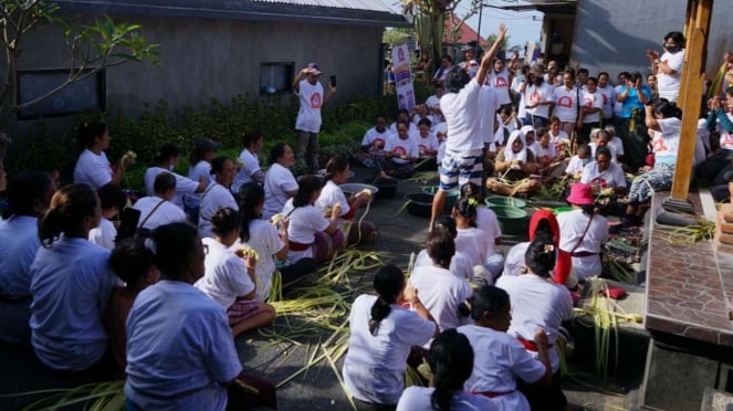 Relawan Puan Gelar Workshop Pembuatan Tipat Bali