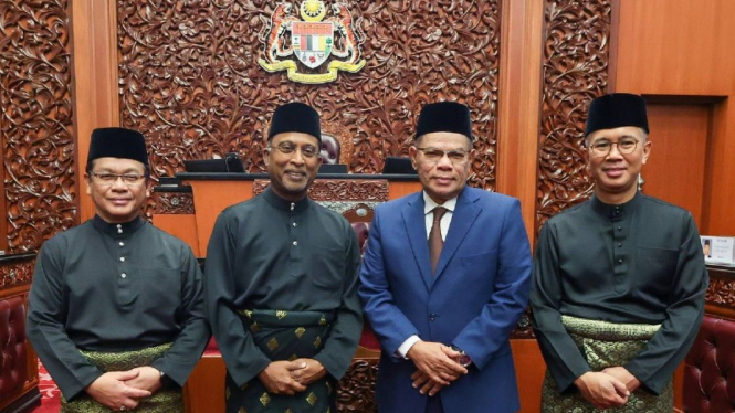 Menteri Dalam Negeri Malaysia, Datuk Seri Saifuddin Nasution Ismail. (kedua dari kanan)