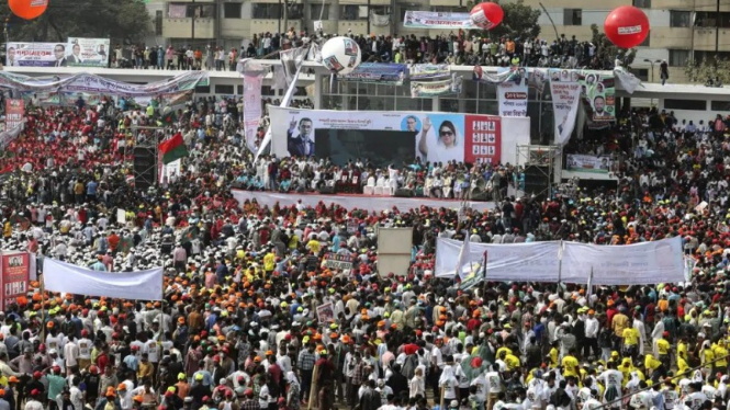 Puluhan ribu pengunjuk rasa turun di Bangladesh turun ke jalan Dhaka, pada Sabtu, 10 Desember 2022.