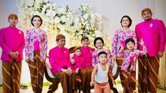 Nahyan, anak Kahiyang dan Bobby Nasution pakai singlet di acara nikahan Kaesang