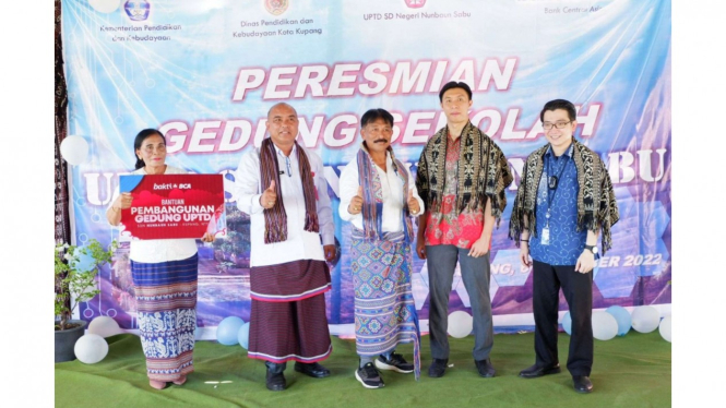BCA ulurkan donasi untuk pembangunan SD terdampak bencana badai siklon di Kupang