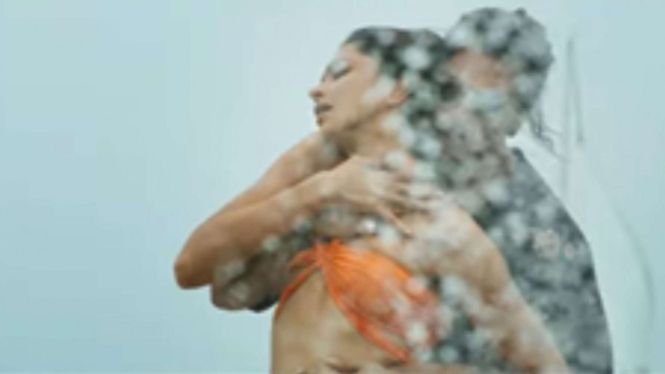 Video Klip Shah Rukh Khan Bareng Deepika Padukone Tampil Begitu Seksi