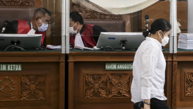 Terdakwa Putri Candrawathi dalam sidang lanjutan pembunuhan Brigadir J.