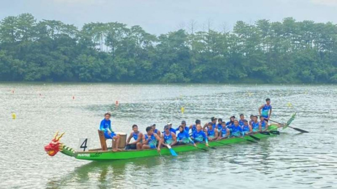 Tim dayung perahu naga Jambi usai mengikuti kejurnas di Cipule.