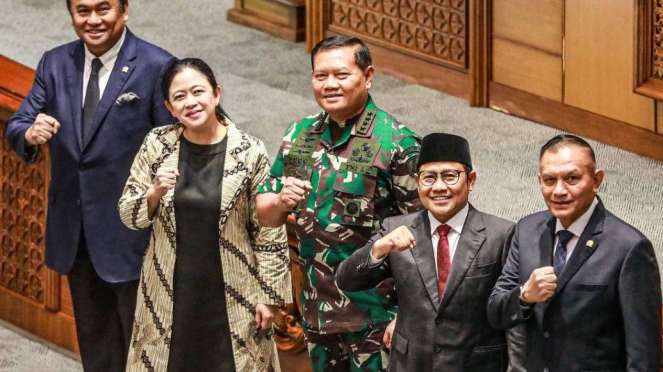 Paripurna DPR setujui Laksamana Yudo Margono (tengah)  jadi Panglima TNI.