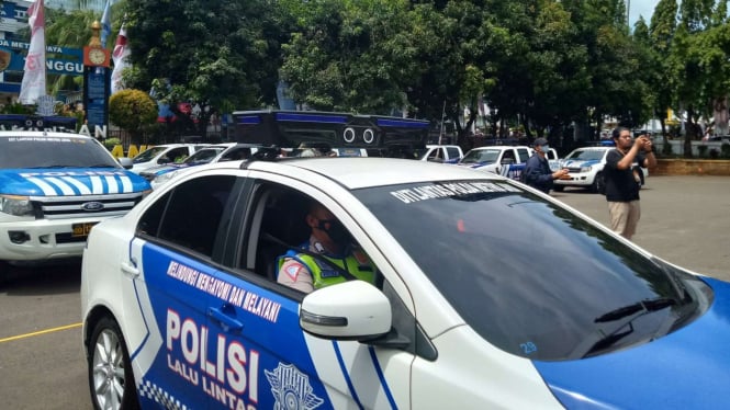 Mobil polisi lalu lintas Polda Metro Jaya yang dilengkapi kamera ETLE mobile.