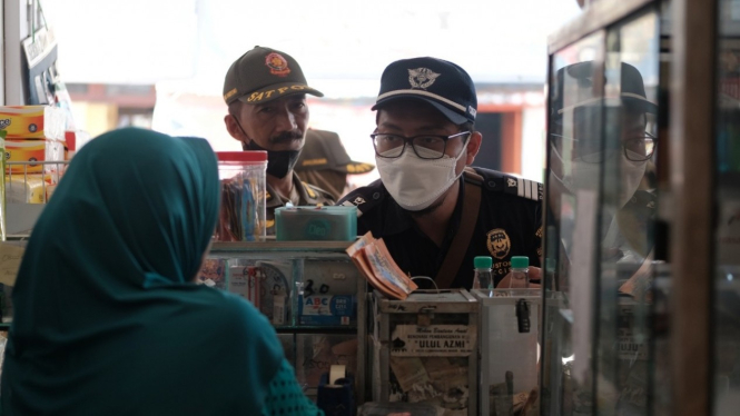 Bea Cukai lakukan operasi pasar gabungan tekan peredaran rokok ilegal. 