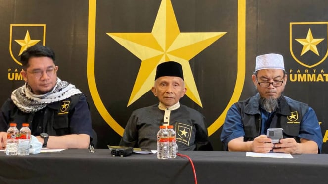 Ketua Majelis Syuro Partai Ummat Amein Rais. (tengah)