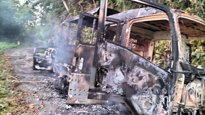 KKB Papua bakar kendaran milik polisi.