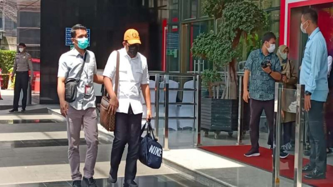 Wakil Ketua DPRD Jawa Timur (Jatim) Sahat Tua Simanjuntak tiba di Gedung KPK