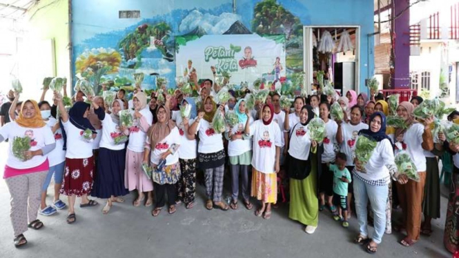 Puluhan warga Cengkareng ikut program Petani Kota 